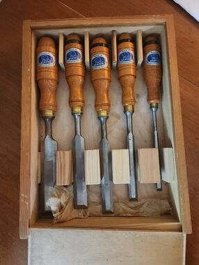 Beaver Woodworking Chisel Set - Natural Wood Handles